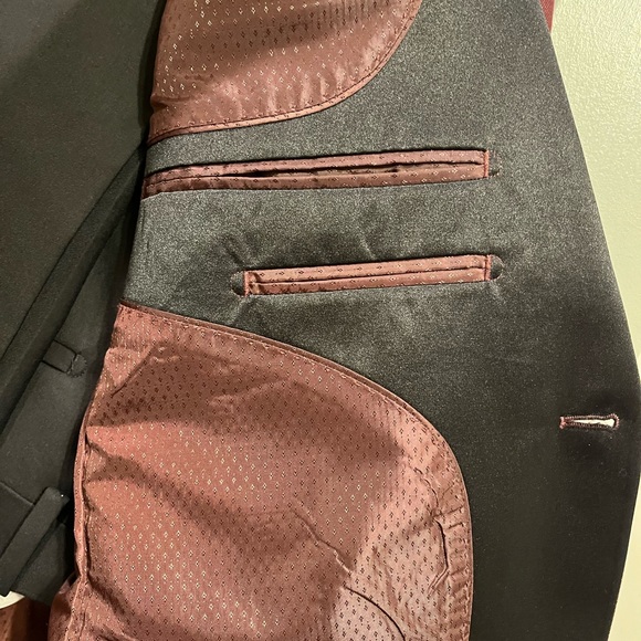 West End Burgundy 1-Button Shawl Tuxedo (2-Piece Set) - Picture 5 of 7